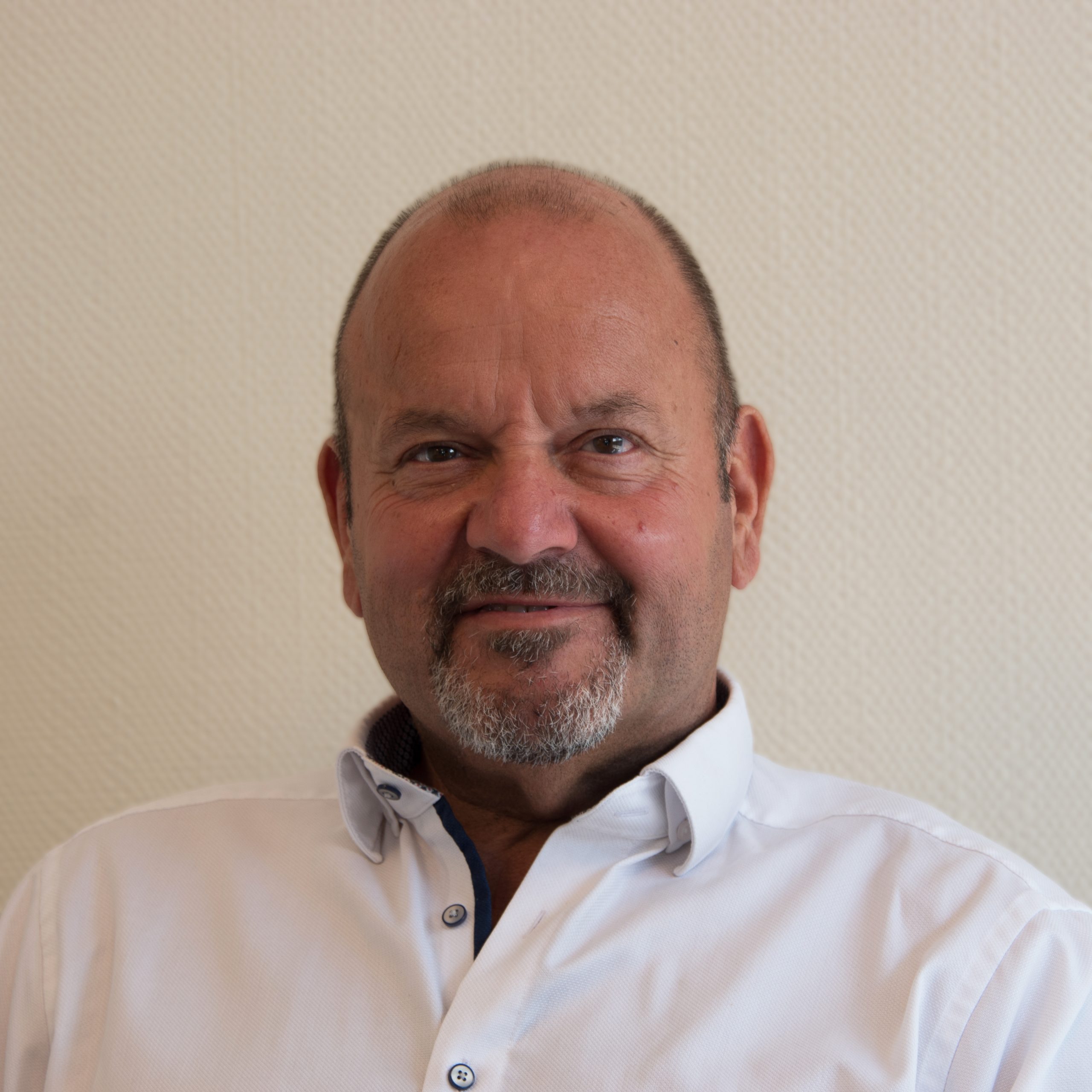 Kennisbron als het gaat om WKK’s, met veel ervaring en expertise deel van de ruggengraat van het bedrijf. Of het nou gaat om storingen, offertes, advies, planning of andere vragen, Bart staat klaar om je uit de brand te helpen.