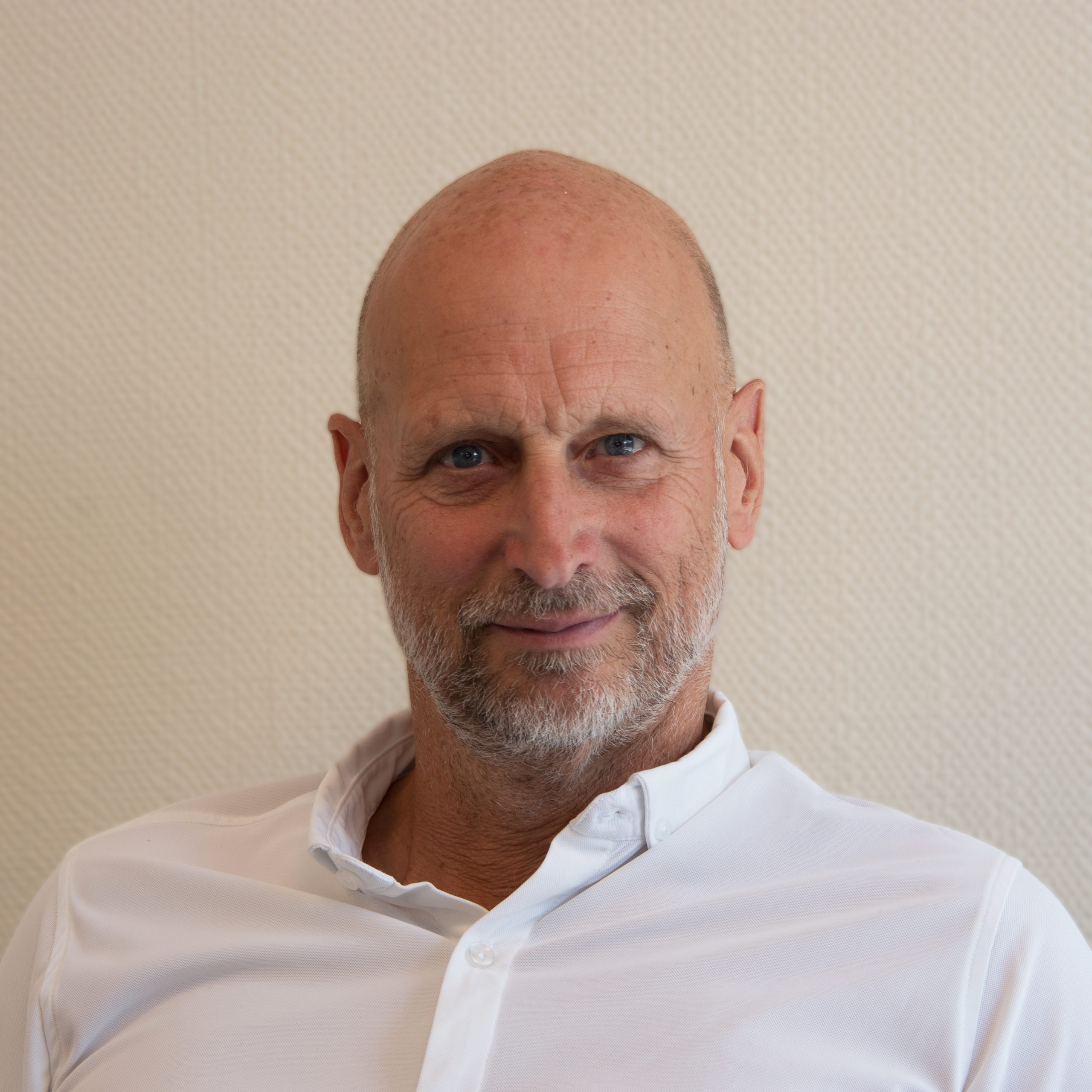 Als expert in de installatietechniek draagt hij een bak ervaring met zich mee. In combinatie met zijn creatieve oplossingsvermogen weet hij voor iedere installatie de ideale inpassing te realiseren. Samen met Bart staan zij aan het roer van de onderneming.